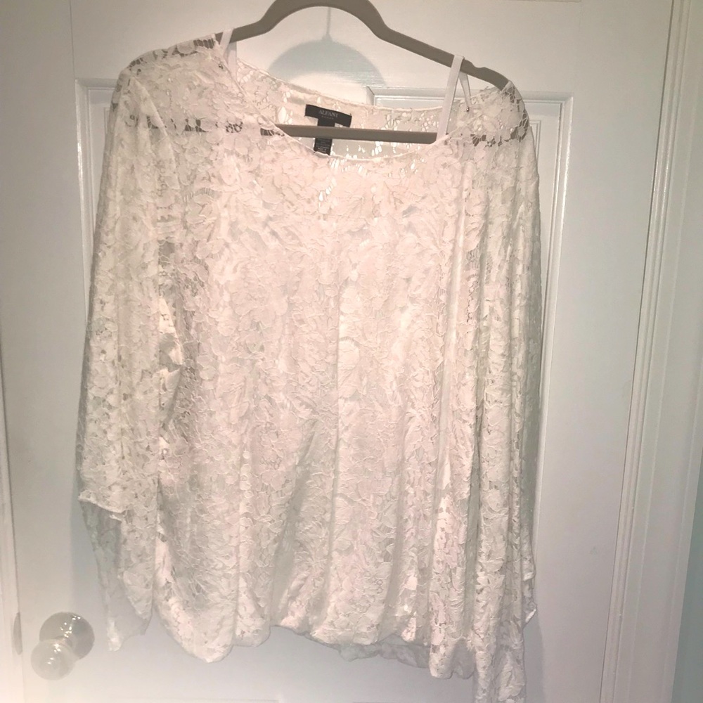 Lace top with attached camisole. Alfani 3X NWT